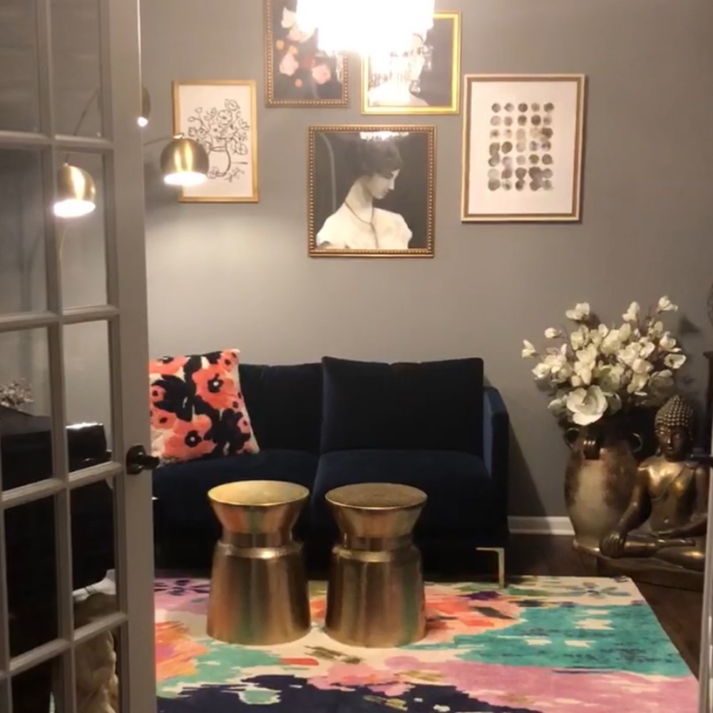 Meet your Posher, Laura